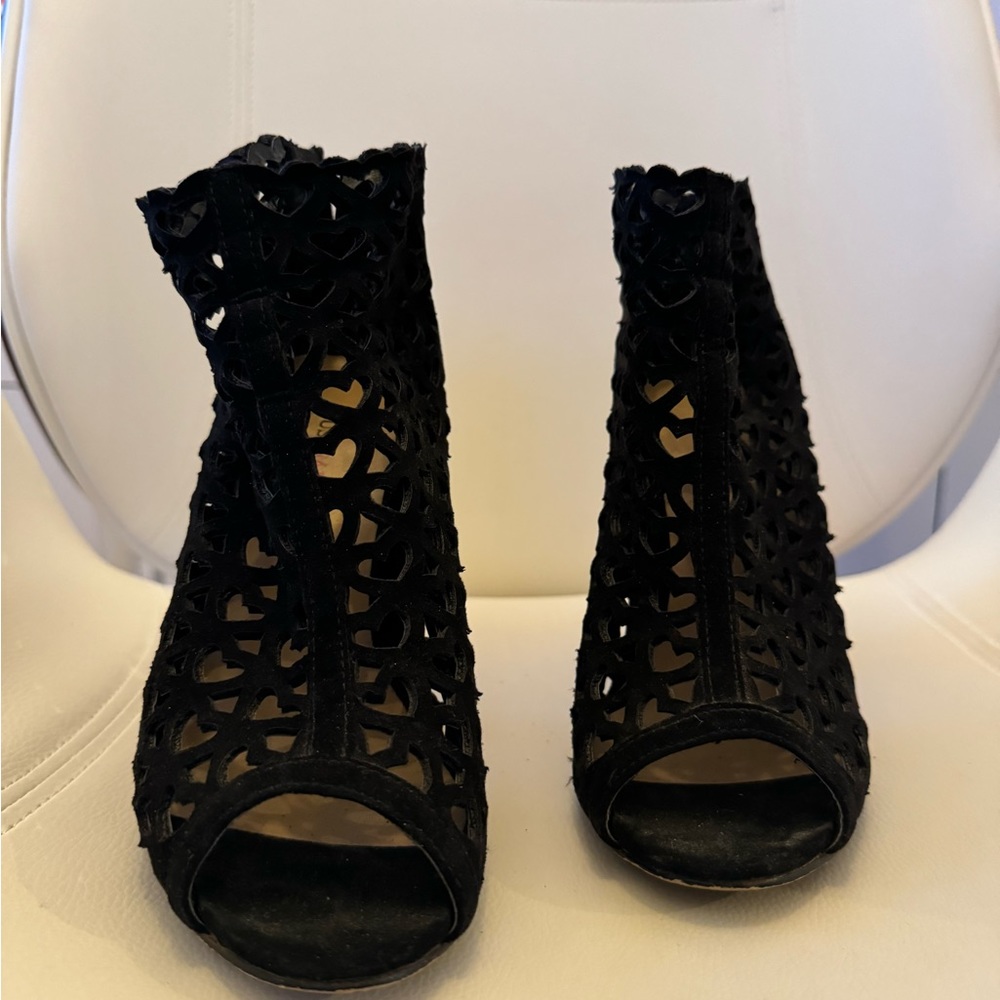 Black heels heart shape pattern